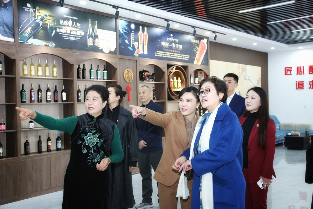 ȫ��(gu��)����(li��n)Ů��I(y��)���̕�(hu��)�����L(zh��ng)��ͤһ�Ё�(l��i)?xi��ng)��f��̫ʯ��ƿ���